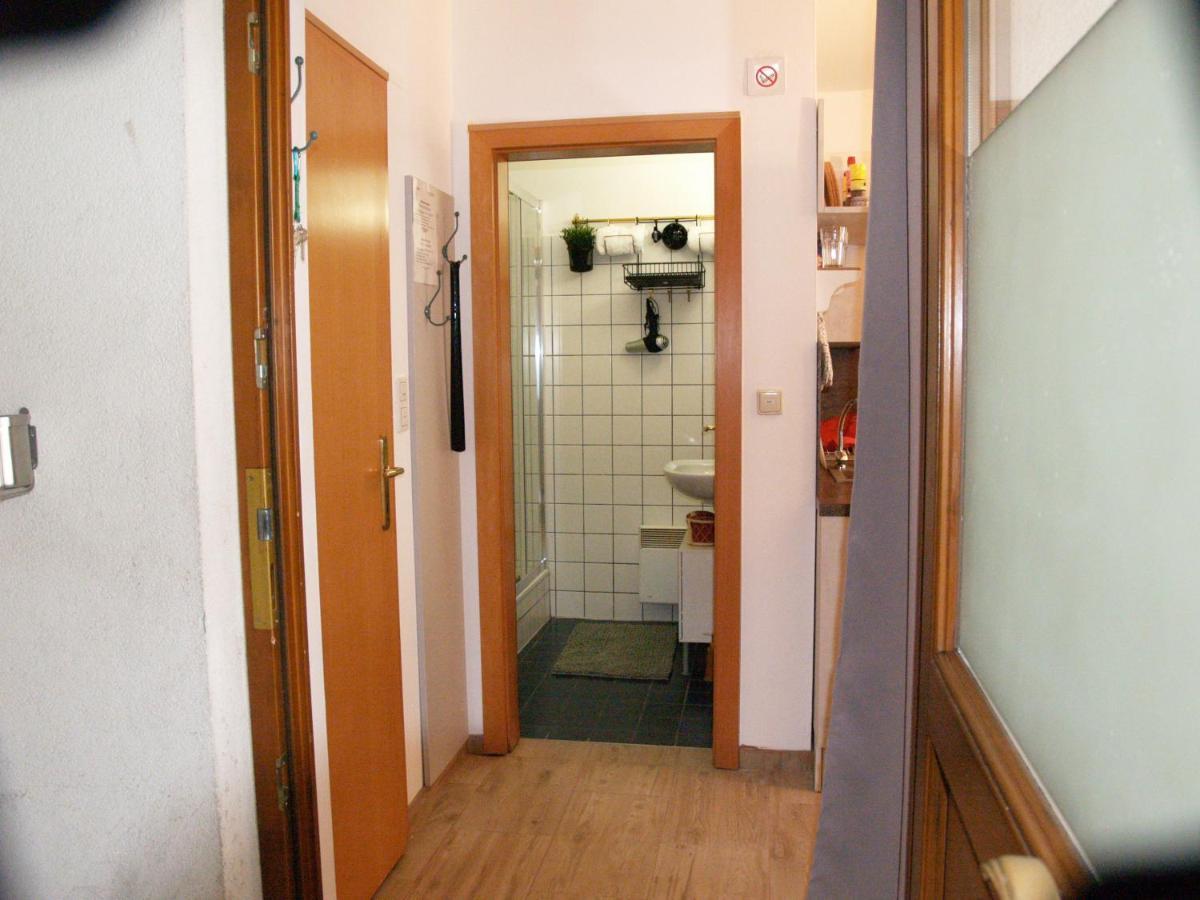 Lg Tiny Apartment Korneuburg Exterior photo